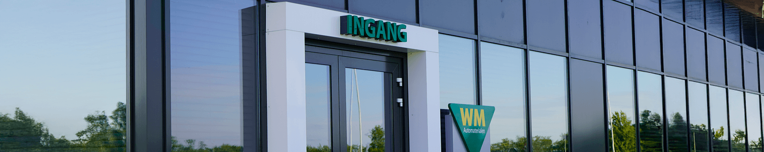 Ingang van een Winkel van WM Automaterialen