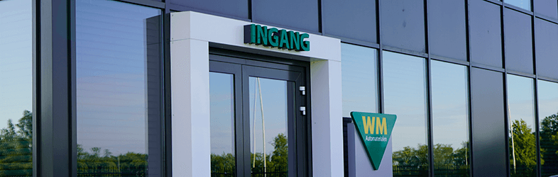 Ingang van een Winkel van WM Automaterialen
